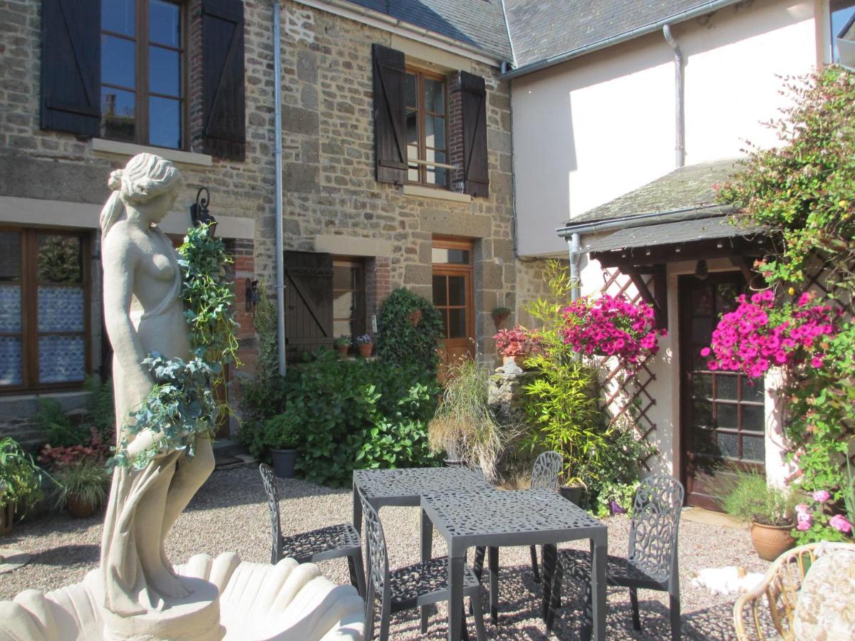 Bed and Breakfast Le Figuier La Foret-Auvray Екстер'єр фото