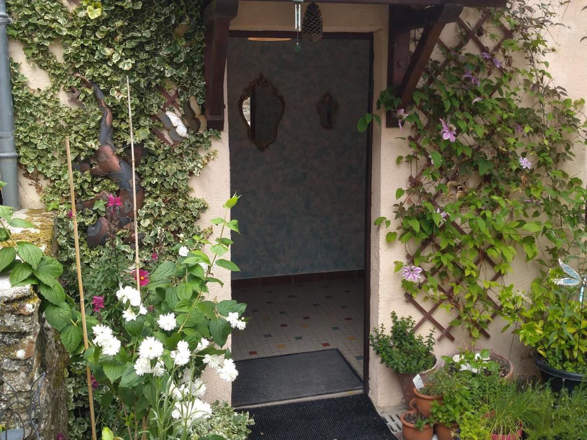 Bed and Breakfast Le Figuier La Foret-Auvray Екстер'єр фото